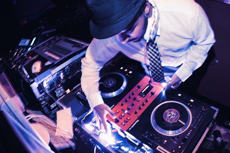 Meet Your Match: Finding the Right Wedding DJ in Boston
